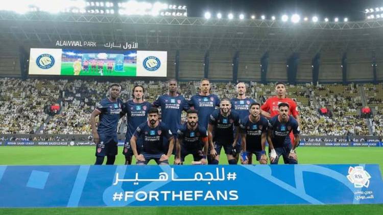 El portero panameño Orlando Mosquera fue titular con el Al Faiha en la derrota 2-1 ante el Al Nassr.