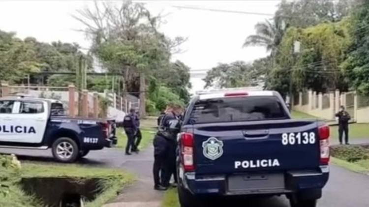 Escena de la captura en Arraiján, donde la Policía encontró el cadáver en el vehículo robado.