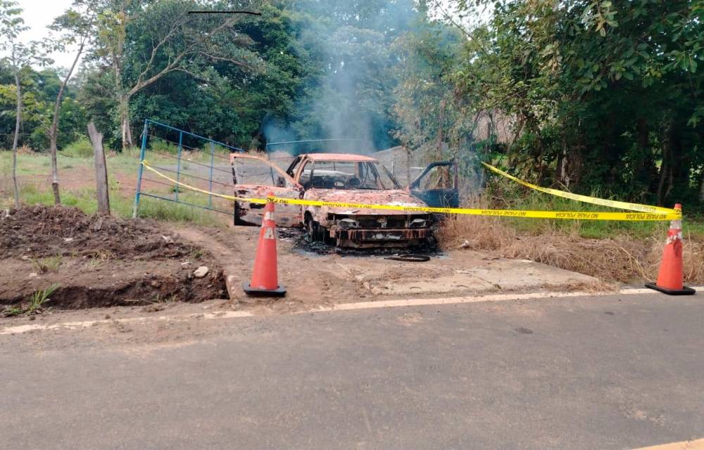 El auto vinculado al crimen fue hallado quemado en El Carrasco.