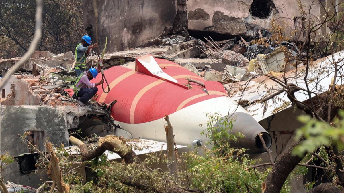 Casi 50 cuerpos entregados en la lenta identificación de las víctimas de Air India Casi 50 cuerpos entregados en la lenta identificación de las víctimas de Air India