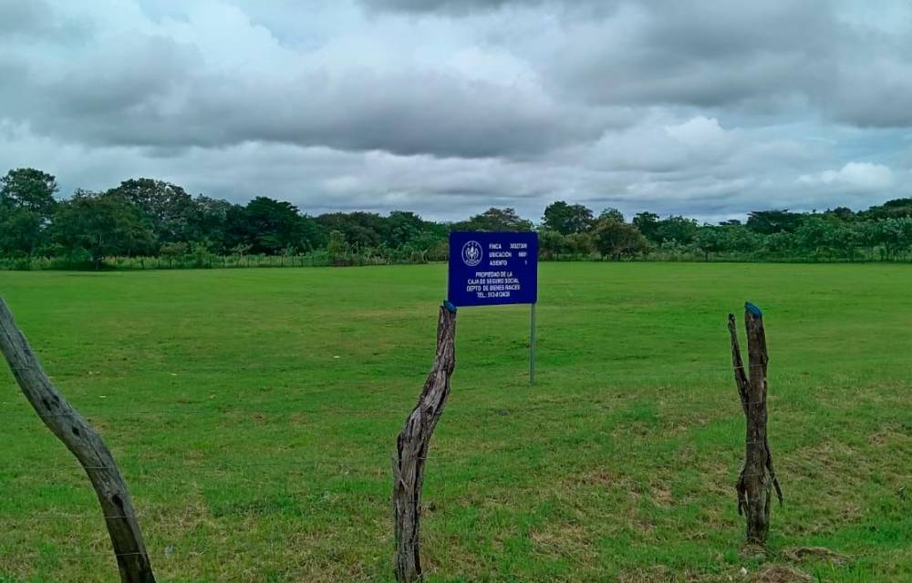 El terreno está ubicado en la vía principal de Santa María en dirección a Panamá