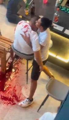 Los tres adultos heridos se mantiene en estado grave en el hospital de Chiriquí. Los menores resultaron ilesos en este brutal ataque a bala en el bar.