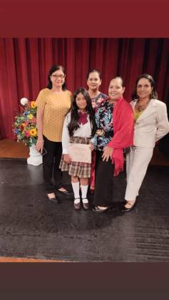 Estudiante de Herreragana concurso de poesías