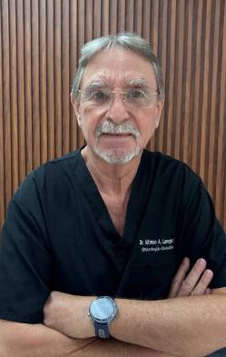 Dr. Julio Armando Lavergne Harris y el Día del Ginecólogo en Panamá