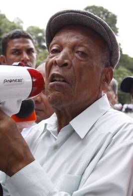 En la 5 de Mayo jubilados y exportuarios reclamaron billullo