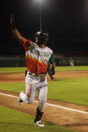 El chiricano Jhonny Santos es el MVP del Béisbol Mayor