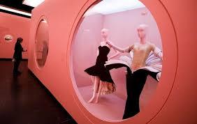 La fantasía del estilo camp llega a las galerías del museo Met de Nueva York