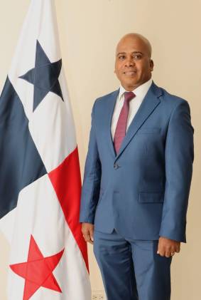 Según el gobierno, Henríquez posee una amplia trayectoria en el diseño e implementación de estrategias de seguridad vial.