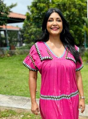 Trajes típicos que unen corazones en el Mes de la Patria