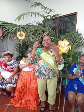 Glorioso reinado y baile para celebrar la vida en la tercera edad