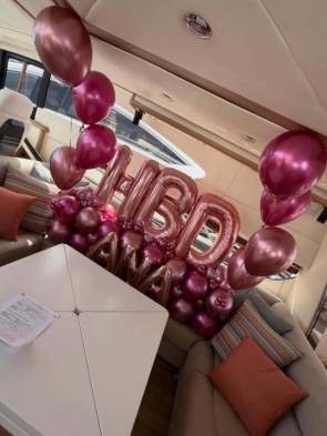 Sech le celebró el cumple a su novia en Ibiza