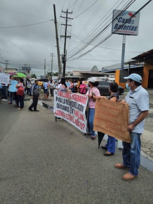 Manifestantes en Colegio Instituto Profesional y Técnico de Juan Díaz, Panamá.