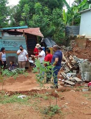 Lluvias provocan colapso de muro, deslizamientos e inundaciones en Pacora