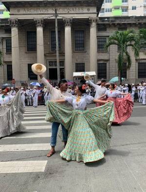 Bandas musicales rinden honor a la patria 