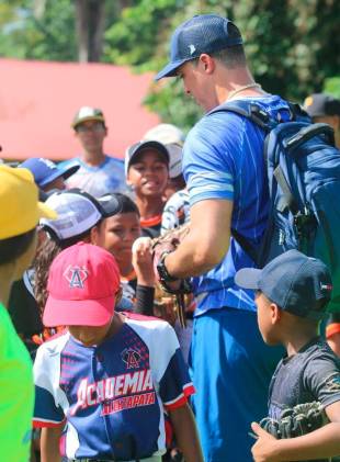 Peloteritos disfrutan charla con grupo de Grandes Ligas