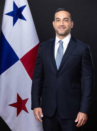 El embajador Carlos Ruiz Hernández.