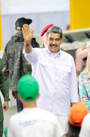 Fotografía cedida por Prensa Miraflores del presidente de Venezuela, Nicolás Maduro, durante un acto este martes 13 de agosto de 2024 en Caracas (Venezuela).