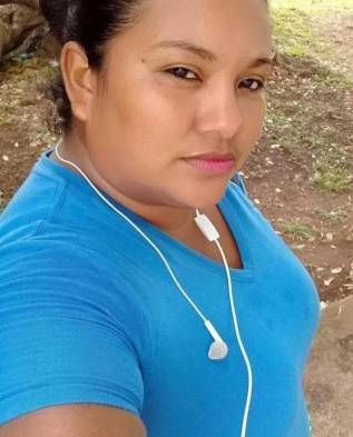 Karina salió a hacer un mandado y una camioneta la mató