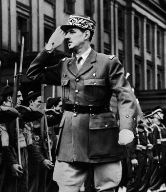 De Gaulle asume poder en Francia