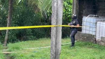 Autoridades realizan diligencias en el área boscosa donde fue hallado el cuerpo en Buena Vista, Colón.