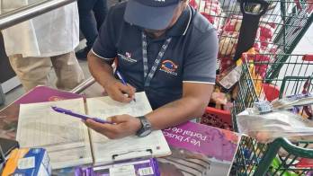 Las inspecciones también dejaron al descubierto 2 mil 338 casos de mercancía sin precios visibles para el público.