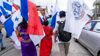 Sindicatos y organizaciones marcharon hoy en el Día del Trabajador para exigir mejores condiciones laborales.