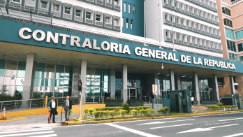 El documento ordena la suspensión total de la compra de vehículos nuevos en el sector público.