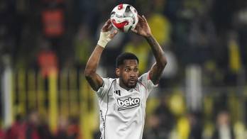 Michael Amir Murillo fue atendido tras un fuerte golpe en el derbi turco y luego tranquilizó a todos con un mensaje en redes.