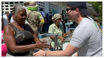 La dispensadora Watergen GEN-M1 puede generar aproximadamente 1,200 vasos de agua al día.