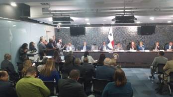 ¡5 votos a favor y 4 en contra! Comisión de Gobierno aprobó en primer debate el proyecto que convoca a consulta popular