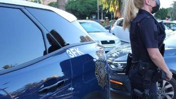 Policía local en el lugar de los hechos.