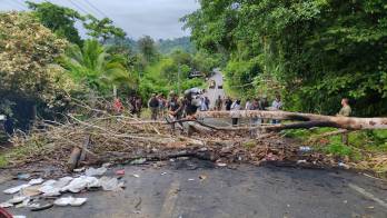 Autoridades piden a los conductores precaución, ya que se están realizando trabajos en la zona.