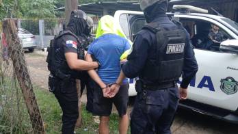 Un hombre de 45 años fue aprehendido durante un allanamiento en Cabuya, Tocumen.