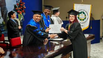 La Universidad de Panamá gradúa a 103 nuevos profesionales