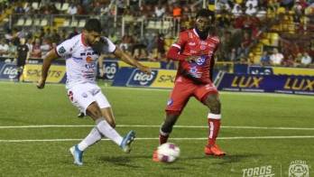 Panameños sumaron minutos en el fútbol costarricense