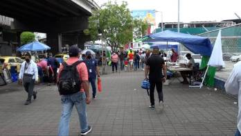 Minsa analiza eliminar uso de la mascarilla en el transporte público&nbsp;