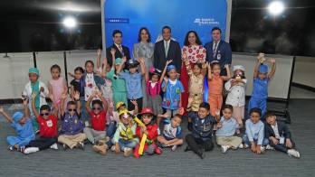 Niños invitados a la presentación.