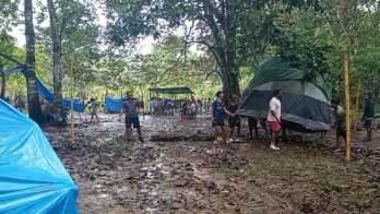[VIDEO] Cientos de campistas quedaron atrapados por la lluvia en retiro espiritual