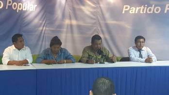 Conferencia de prensa de originarios en la sede del PP.