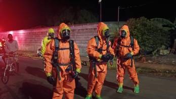 Ayer, unidades del Cuerpo de Bomberos y autoridades de salud acudieron al lugar