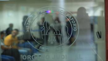 Pasadas las 10 p.m. de este viernes 18 de septiembre se prolongó la audiencia.