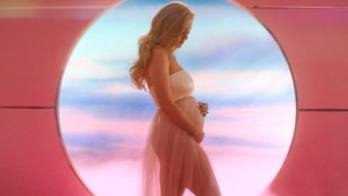 Katy Perry anuncia su primer embarazo en un videoclip