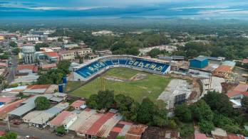 Vista del estadio Rico Cedeño en la provincia de Herrera, cuya reactivación fue anunciada como parte de los esfuerzos de Pandeportes por recuperar infraestructuras deportivas históricas a nivel nacional.