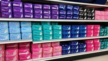 El proyecto busca exonerar del 7% a los productos de gestión menstrual.