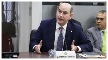 El ministro de Economía y Finanzas, Felipe Chapman.