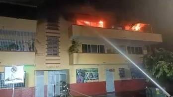 Las llamas consumieron varios apartamentos en el PH Albertina.