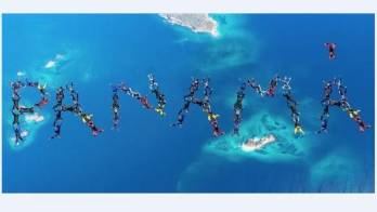 Paracaidistas forman la palabra “Panamá” a 13,500 pies de altura