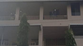 En estos momentos realizan el allanamiento.