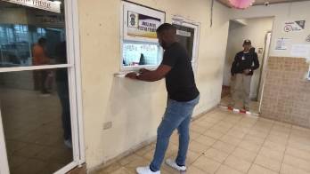 Vendedores ambulantes reciben sus permisos para ofrecer sus productos en fiestas patrias