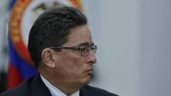 Citan a debate político al ministro de Hacienda colombiano por Papeles Panamá